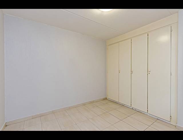 1 BEDROOM APARTMENT FOR SALE IN BRYANSTON
